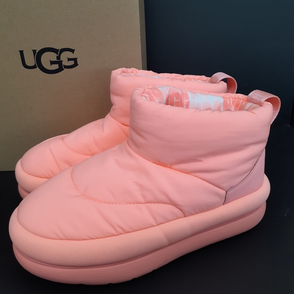 UGG Shoes - UGG Classic Maxi Mini Boots Sz 9